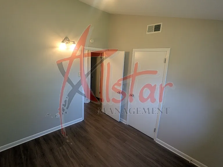 1915 Southaven Cir N — Photo 11