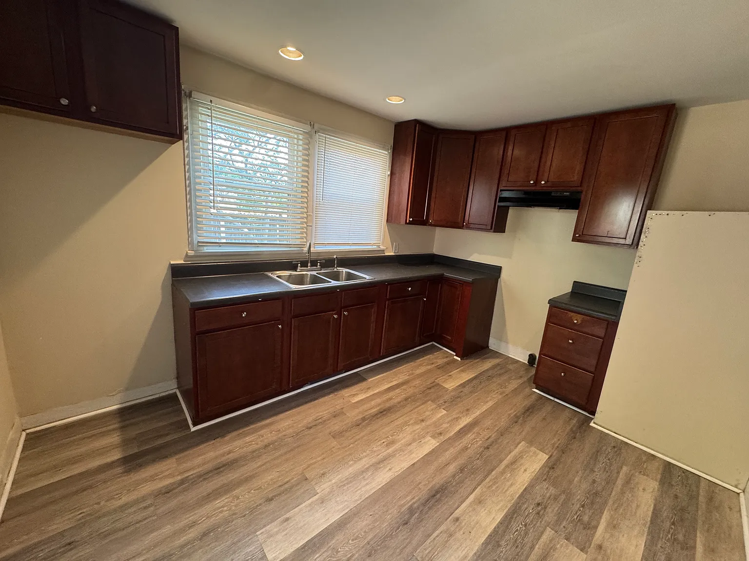 3 bed, 1855 sqft, $1,300 — Photo 4