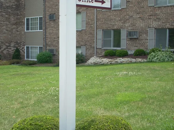 Twin Oaks West apartments