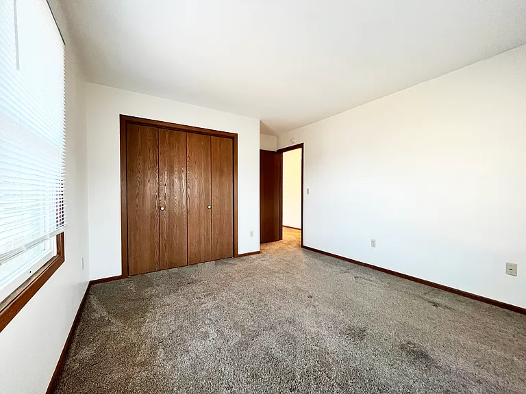 1604 Roe Crest Dr #8 — Photo 8