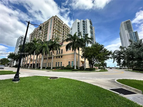 17555 Atlantic Blvd APT 702, Sunny Isles Beach, FL 33160