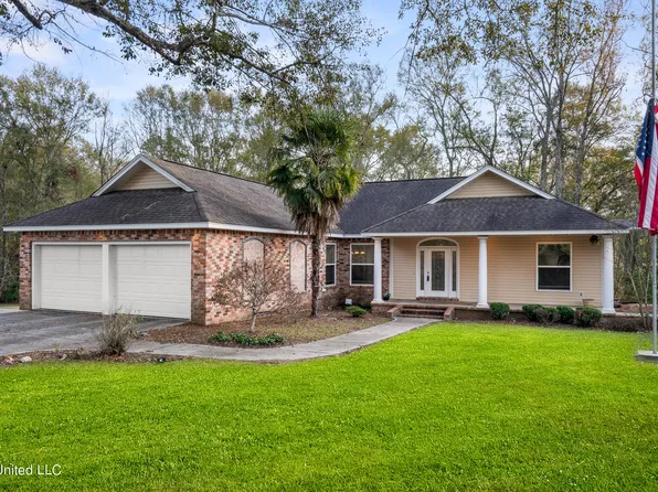 523 Hickory St, Ellisville, MS 39437