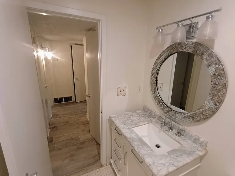 1047 June Rd #3 — Photo 14