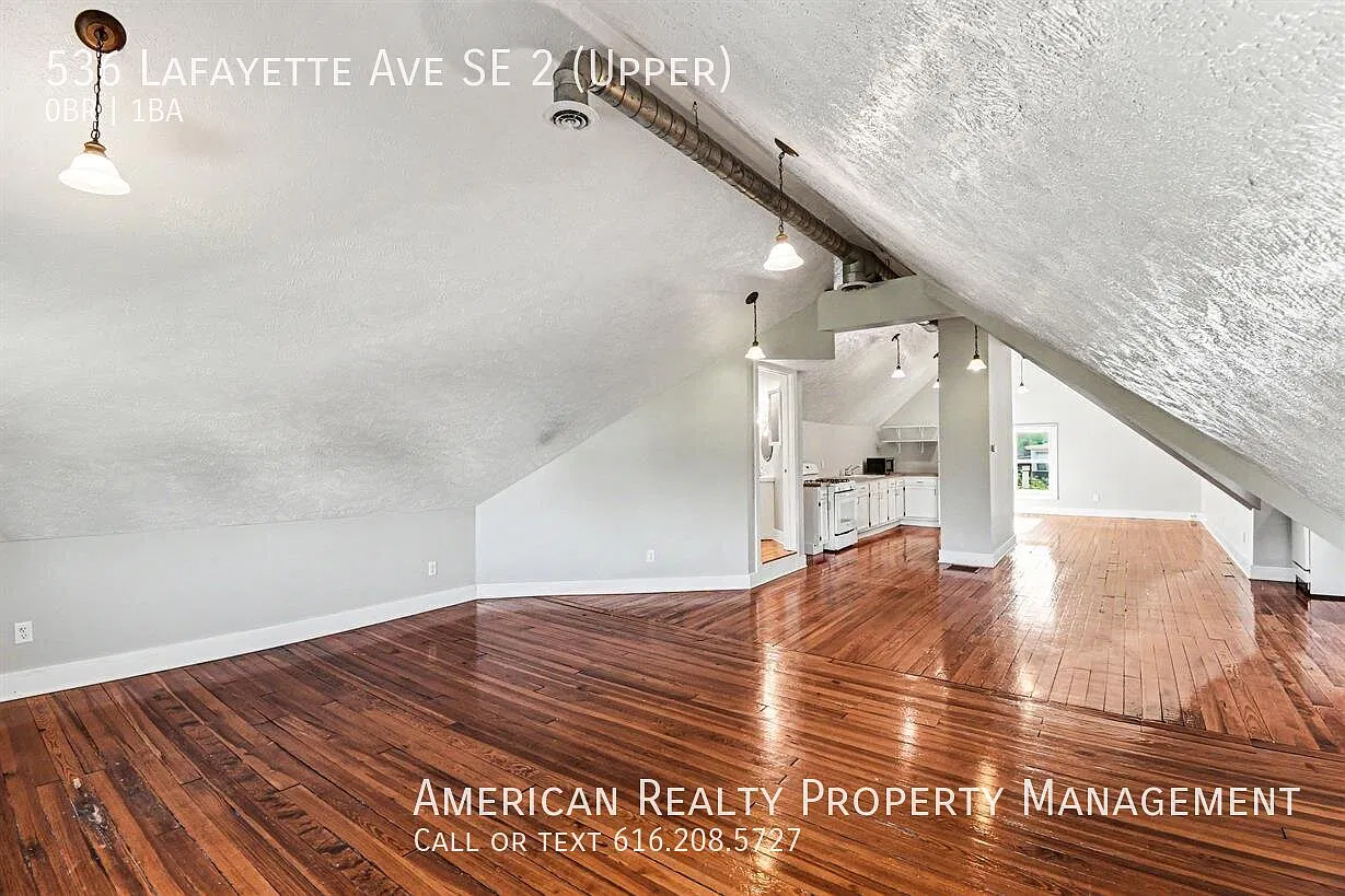 Studio, 834 sqft, $1,200 — Photo 3