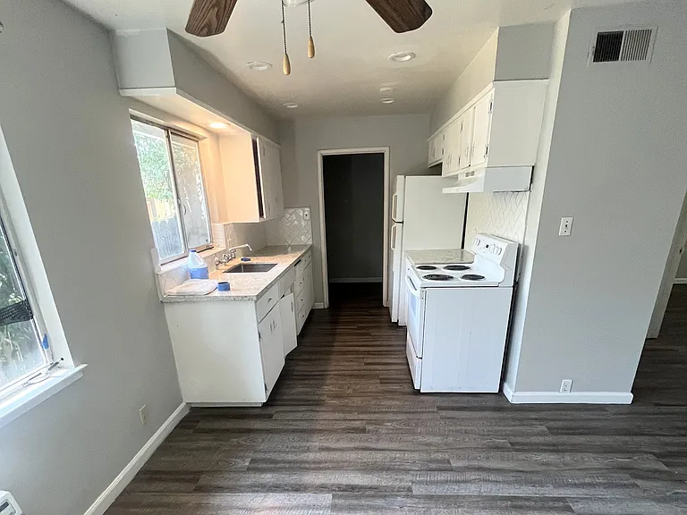 632 W Harding Way #632 — Photo 1