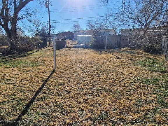 4th image of 3109 Oak Dr
