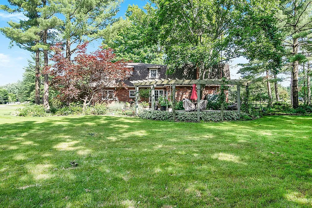 2427 Karen Dr photo 1