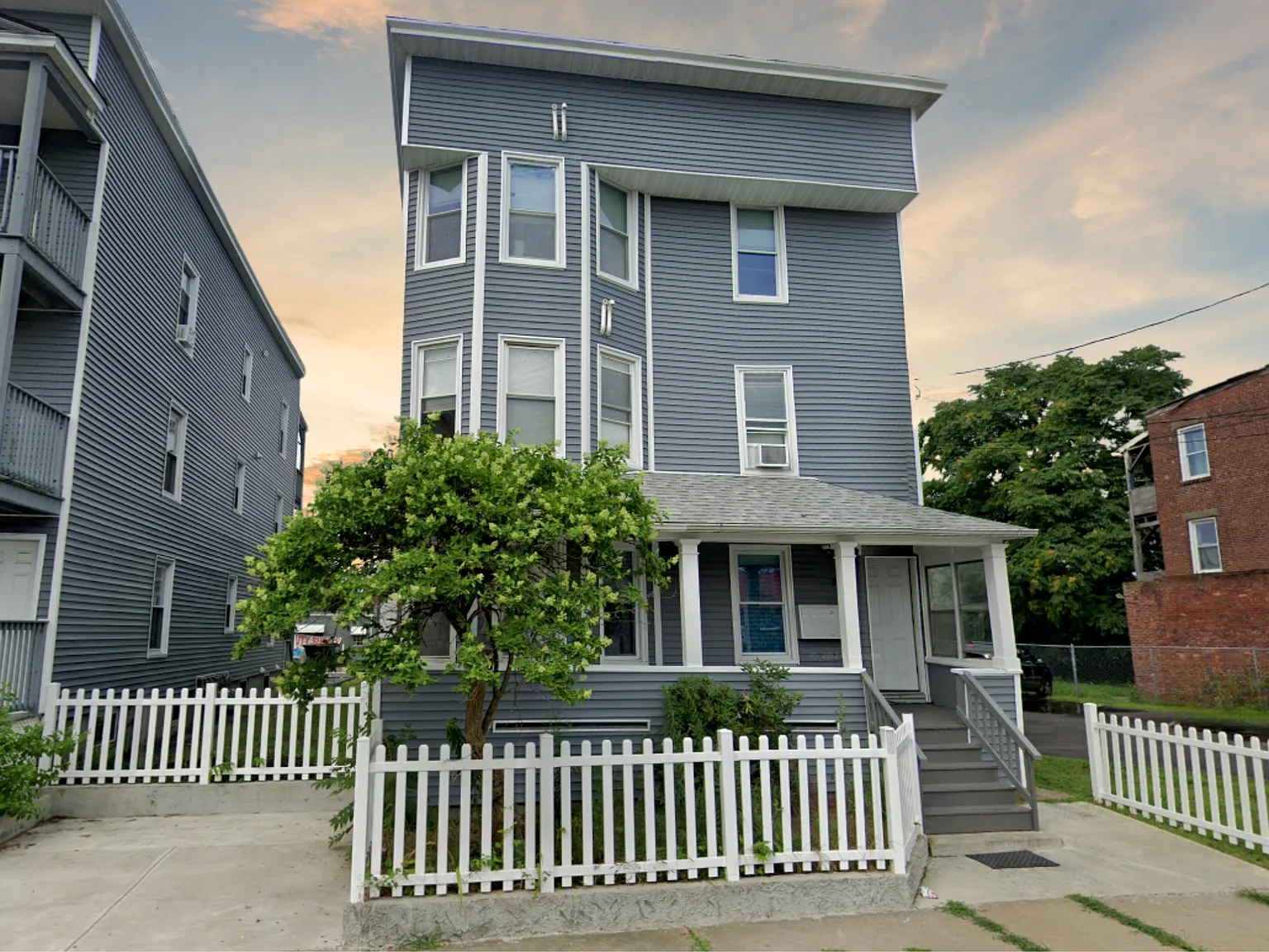 Renovated Apartments in Black Rock, Bridgeport — Photo 1