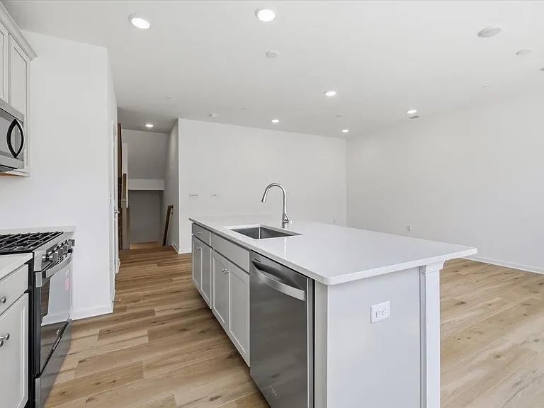 200 Balsam St #208 — Photo 7