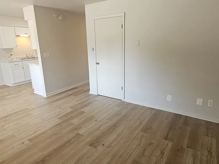 280 Stone St W #101 — Photo 8