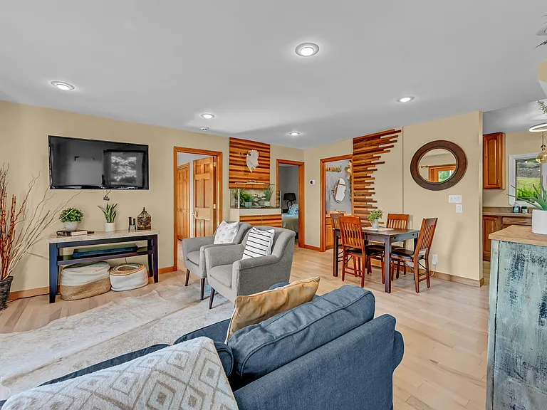 18 Shore Rd — Photo 9