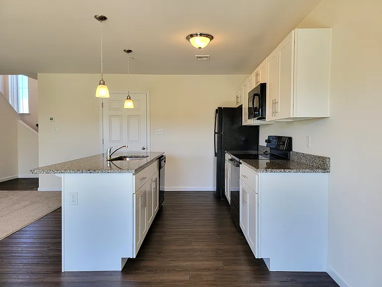 68 Rollins Ln — Photo 7
