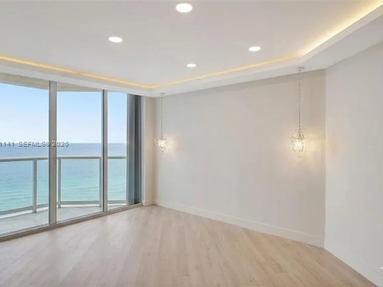16485 Collins Ave #932 — Photo 9