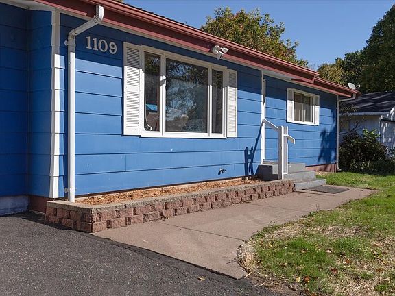 4th image of 1109 16th Avenue E