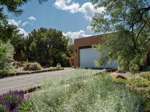 678 Callecita Jicarilla, Santa Fe, NM 87505