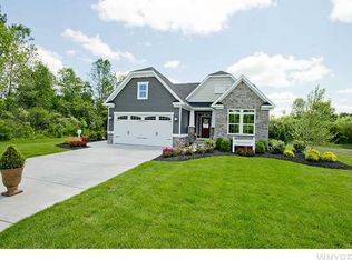 47 Sonnet Dr, Orchard Park, NY 14127