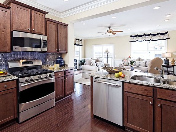 Stephenson VA homes the Highland kitchen at Snowden Bridge