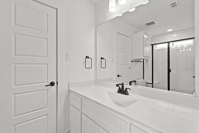 521 Silbury St — Photo 15