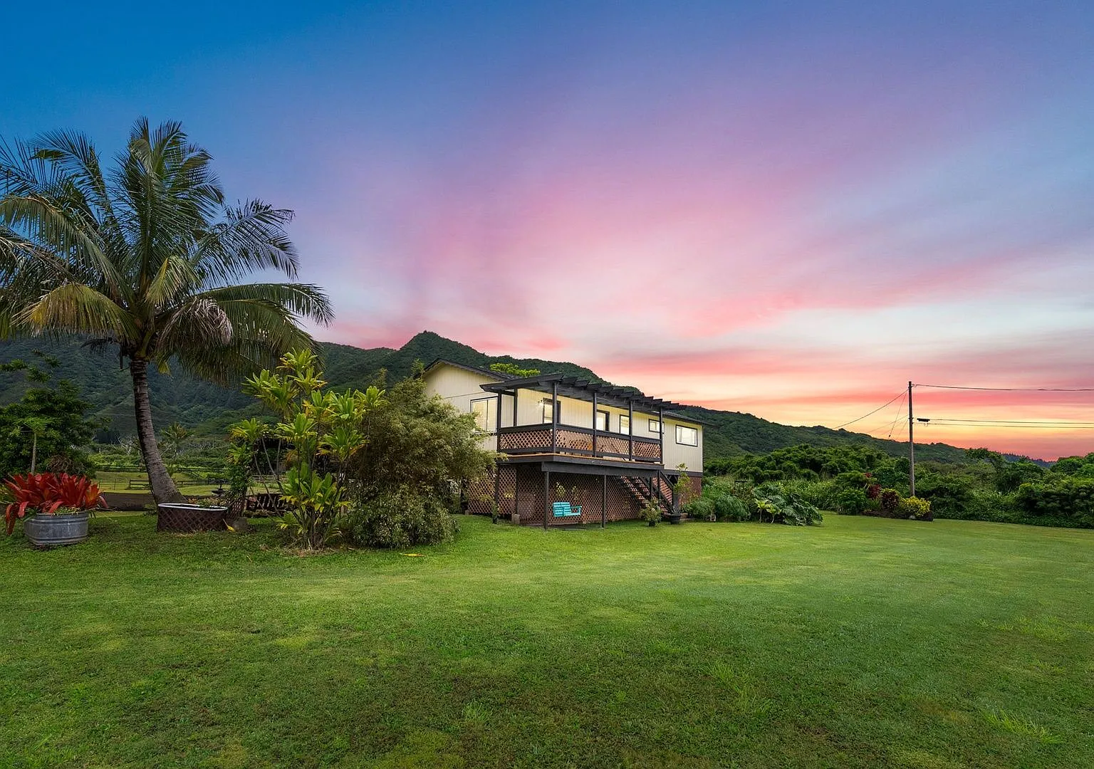 Perfect Location on 5 Acres, Walk to Beach, Open Concept w/ Breeze & Views — Photo 1