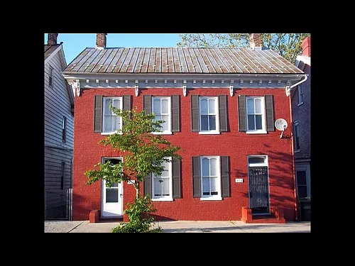 414 W Franklin St Photo 1