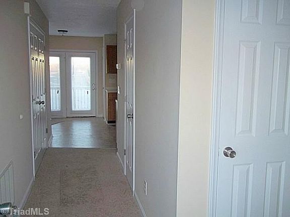 5th image of 17 Fieldale Ct