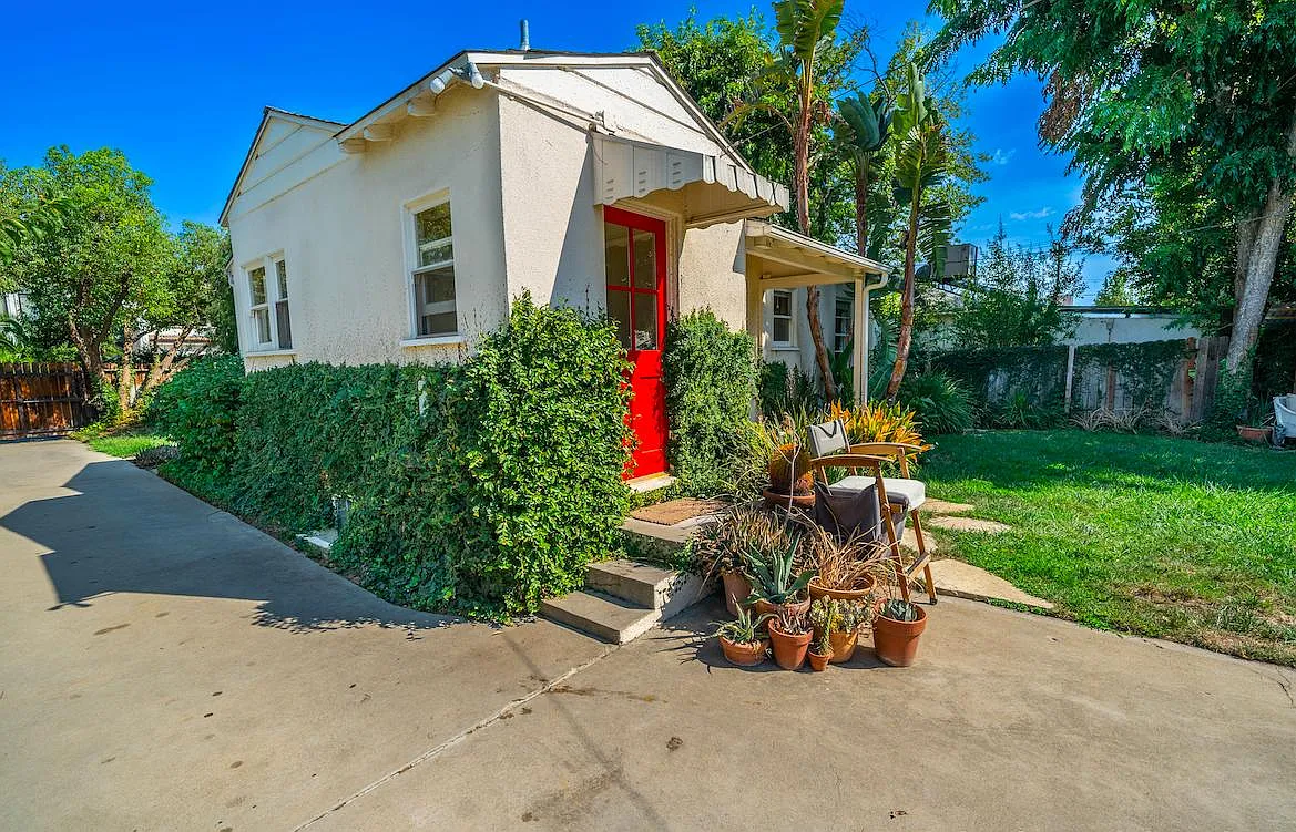 Cantaloupe Ave, Van Nuys — Photo 2