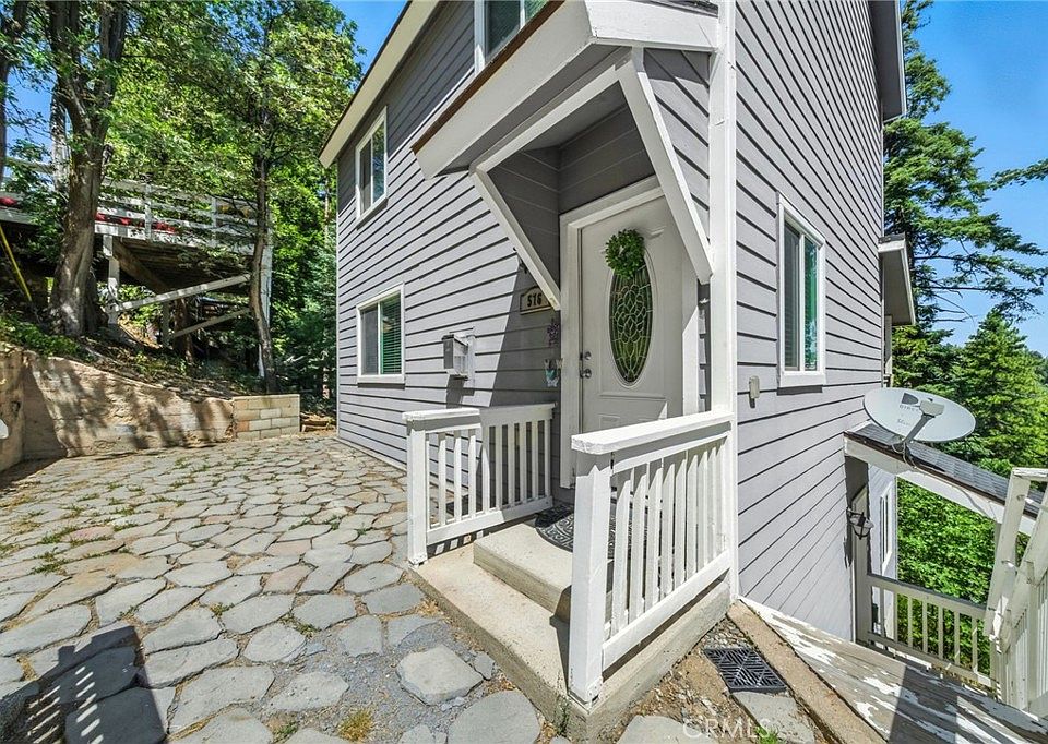 1st image of 576 Rose Ln