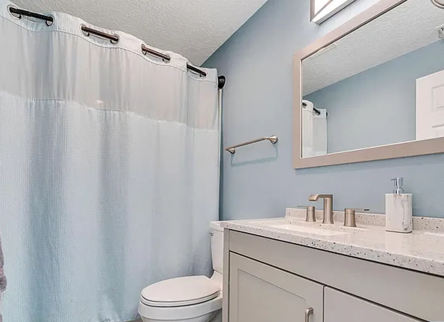 3 Bedroom 3 Bath with Hot tub — Photo 3