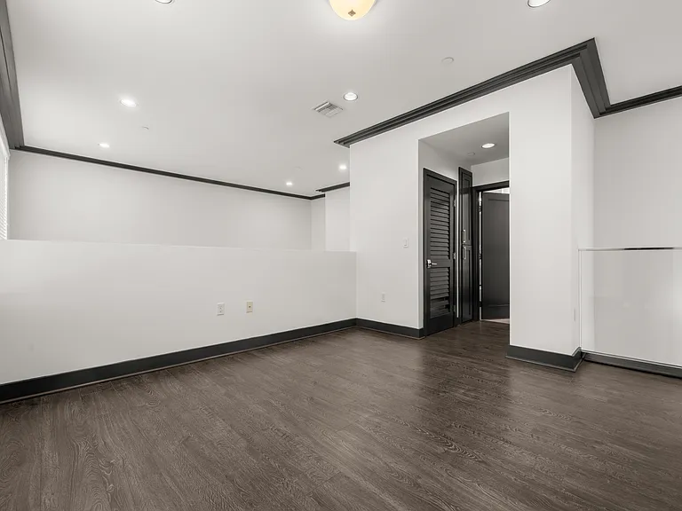 2131 S Beverly Glen — Photo 16