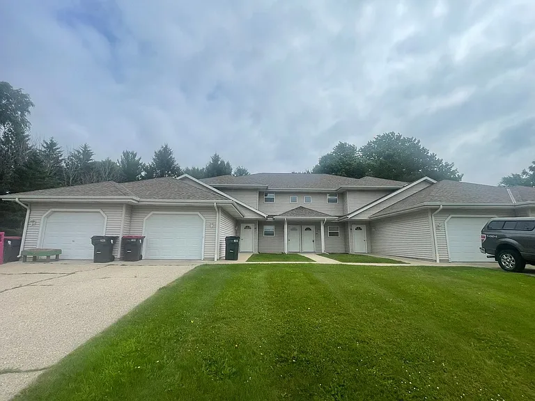 538-544 Partridge Ct. - 4 Unit — Photo 1