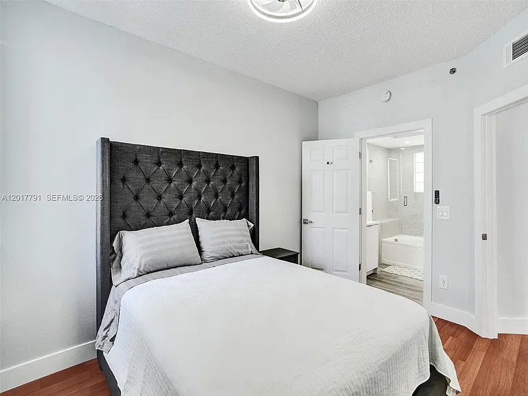 3245 NE 184th St #13305 — Photo 6