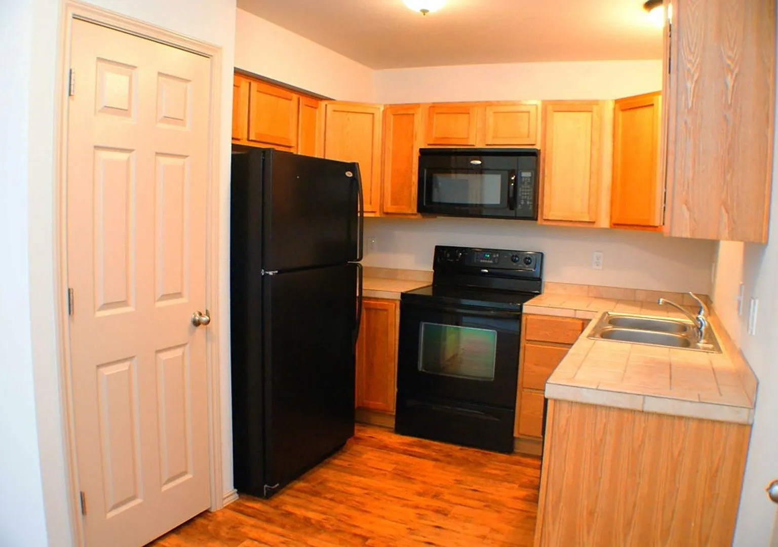 For Lease!! Great Location! — Photo 2