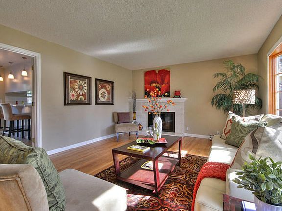 3rd image of 978 Rockdale Dr
