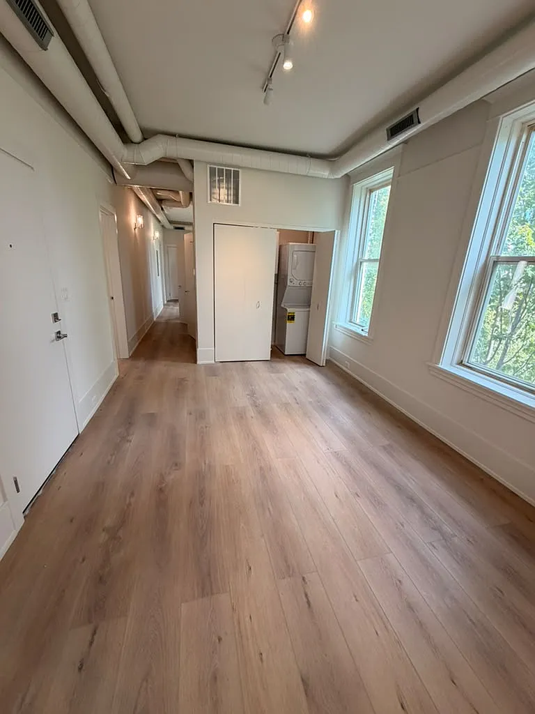 3 bed, 1.5 bath, 1250 sqft, $2,950 — Photo 2