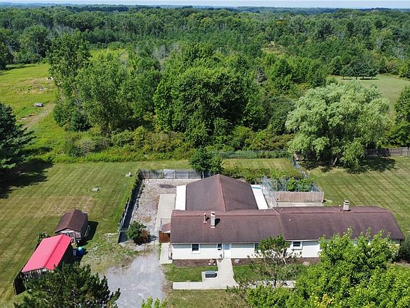 3rd image of 100 Sullivan Rd