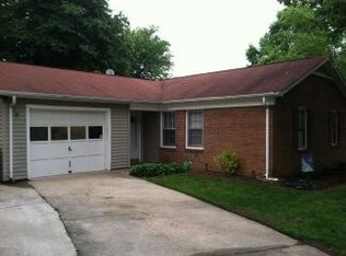 4 Wonderwood Cir, Greensboro, NC 27407