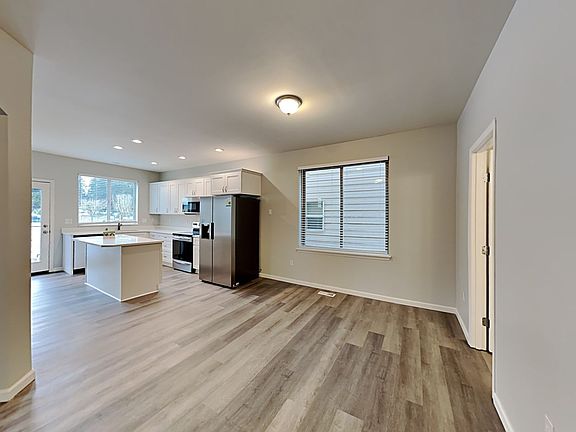 5th image of 6606 159th St E