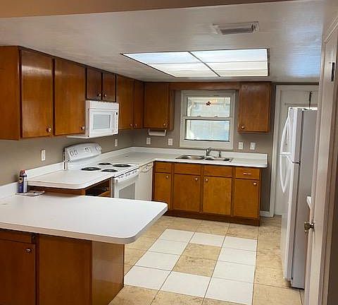 2nd image of 6425 Hidden Dale Ave