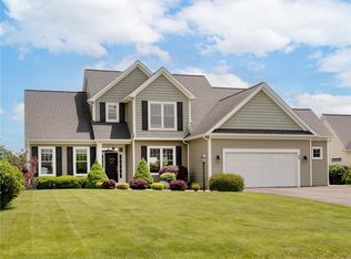 28 Copper Beech Run, Fairport, NY 14450