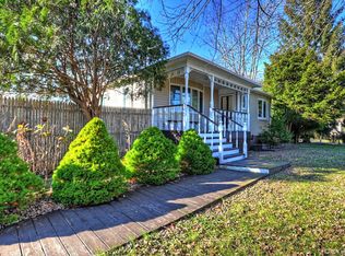 154 Jefferson Dr, Mastic Beach, NY 11951