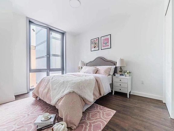 5th image of 14427 Sanford Ave #7Q