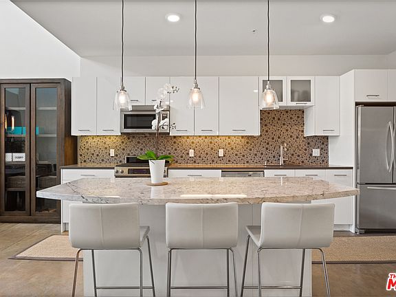3rd image of 238 S Arroyo Pkwy Unit 409