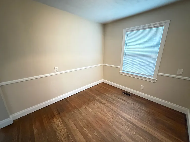 825 Parkway Dr — Photo 16