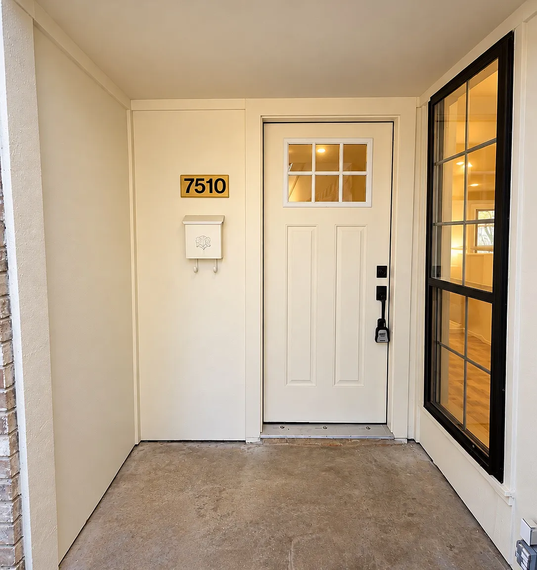 4 bed, 2512 sqft, $2,595 — Photo 2
