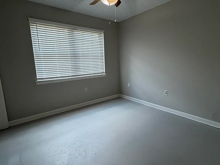 1121 Quail Hollow Dr — Photo 7