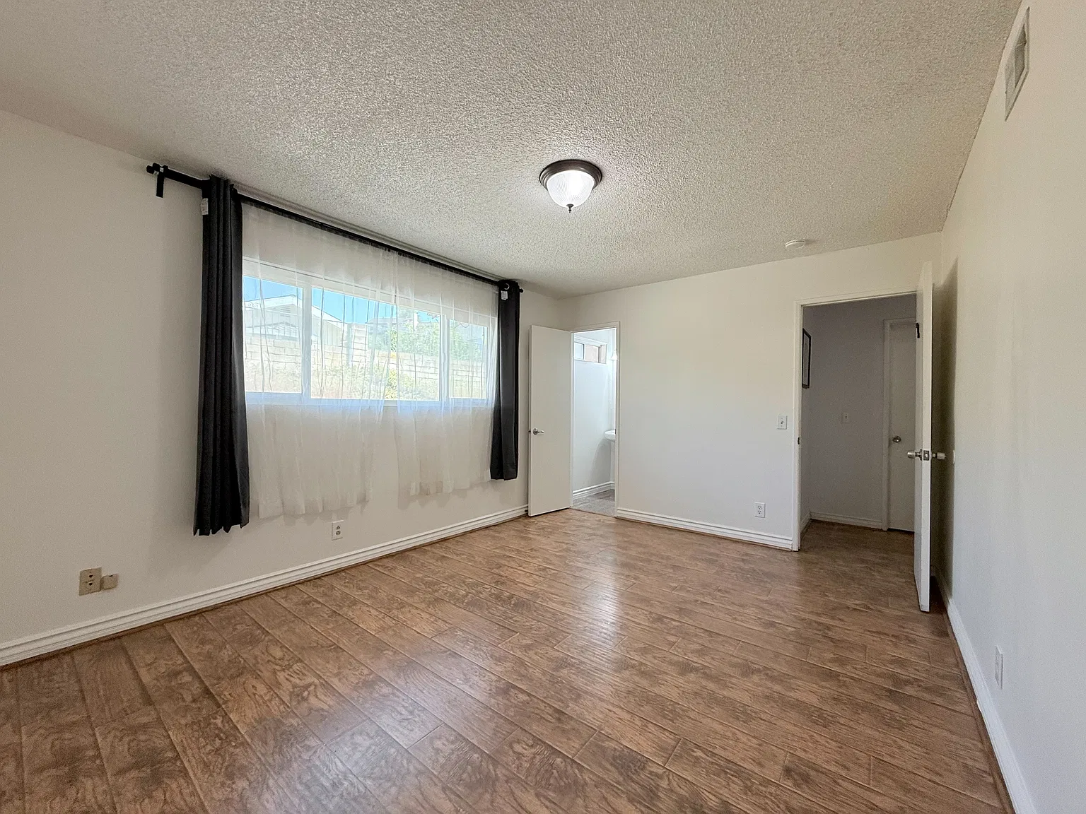 8 bed, 8.5 bath, $1,000 — Photo 2