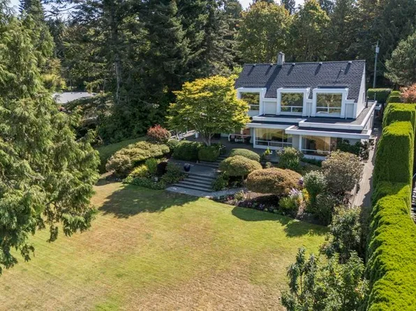 2547 Crescent Dr, Surrey, BC V4A 3J9