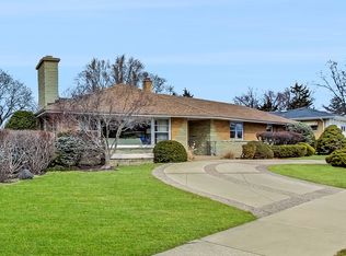 420 Michael John Dr, Park Ridge, IL 60068