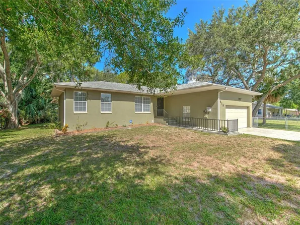 415 10th St SW, Ruskin, FL 33570