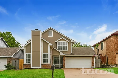 822 Foxridge Dr Photo 1